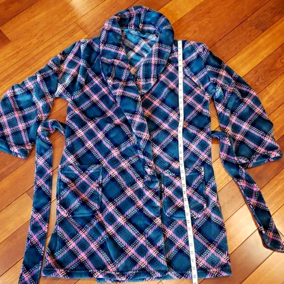 Victoria's Secret Plush Green, Pink Plaid Robe w/ Belt and pockets - Picture 9 of 16